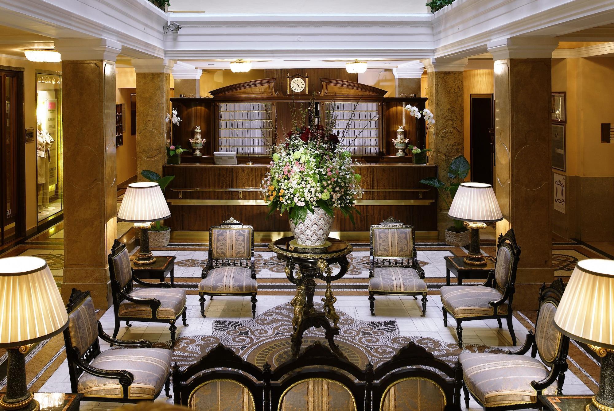 Hotel Sacher Salzburg Beltér fotó The lobby of the hotel