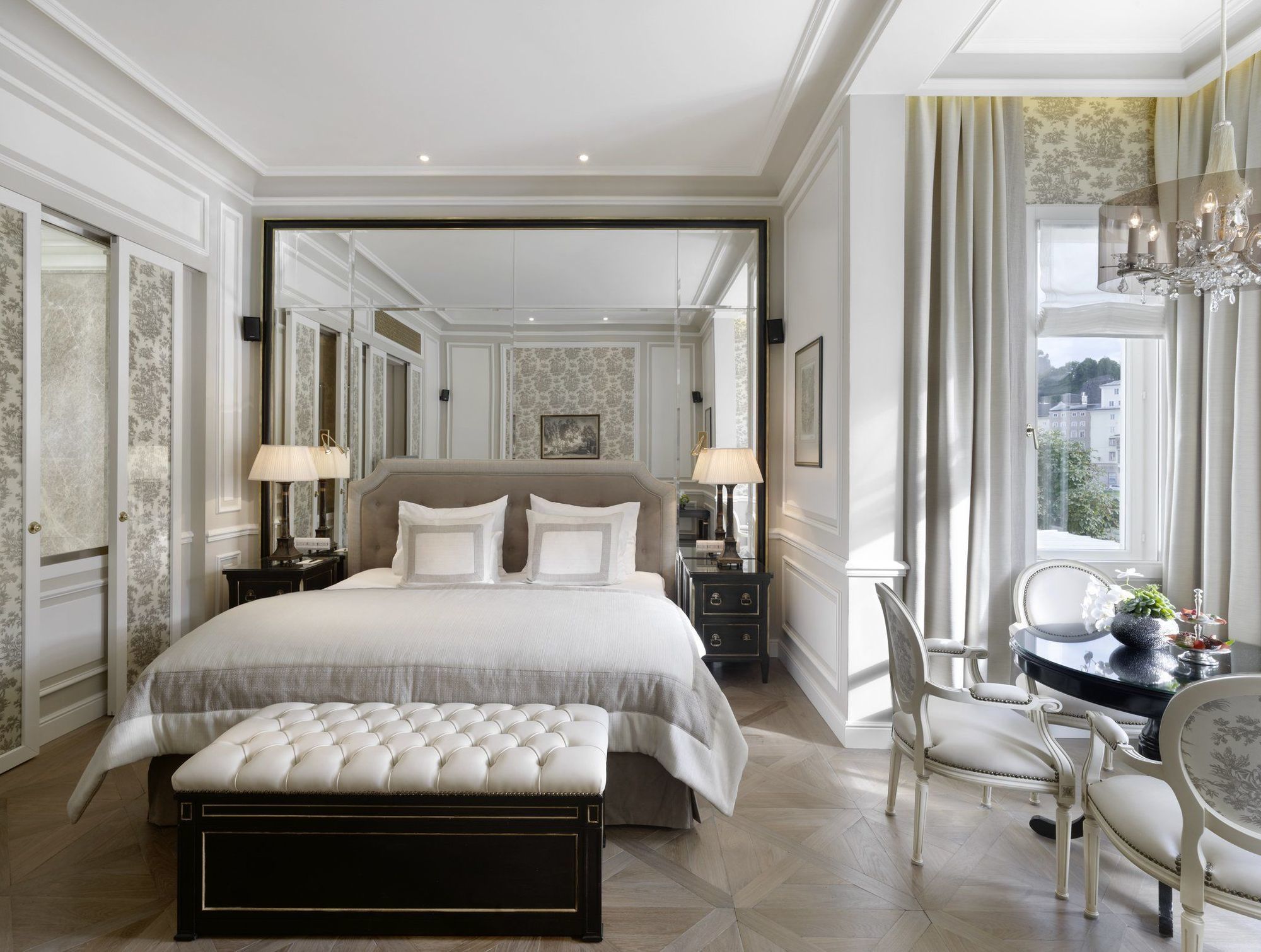 Hotel Sacher Salzburg Szoba fotó A bedroom at the Mandarin Oriental, Paris